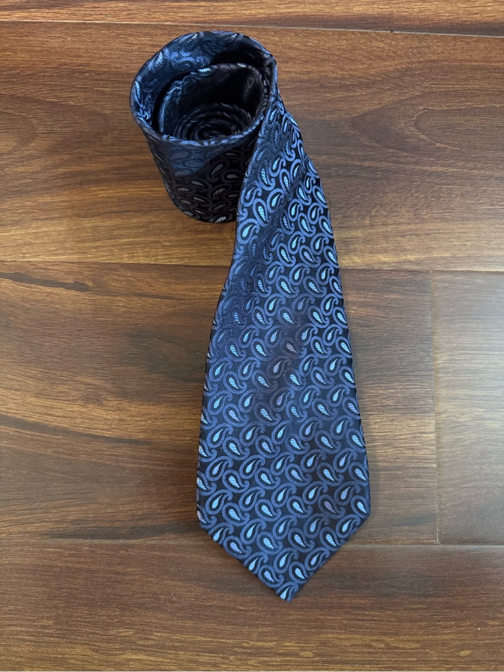 IKE BEHAR Navy Blue Paisley Silk Tie with Light Blue Accents